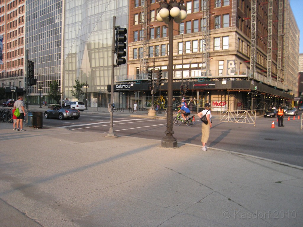 Chicago Rock N Roll 2010 0442.jpg - The camera crew gets to about the midpoint of the race, about the six mile point.